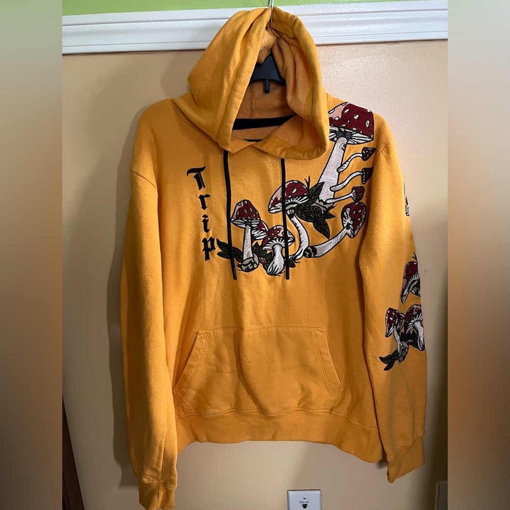 Men’s Upstanders hoodie yellow mustard color embroidered mushroom design Sz M